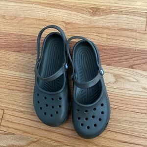 Brown "shayna" crocs